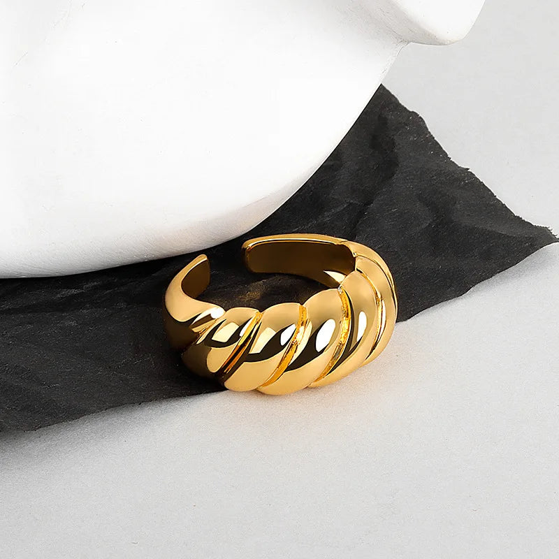 CROISSANT RING