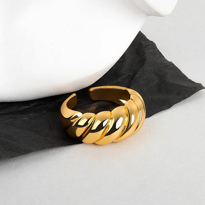 CROISSANT RING