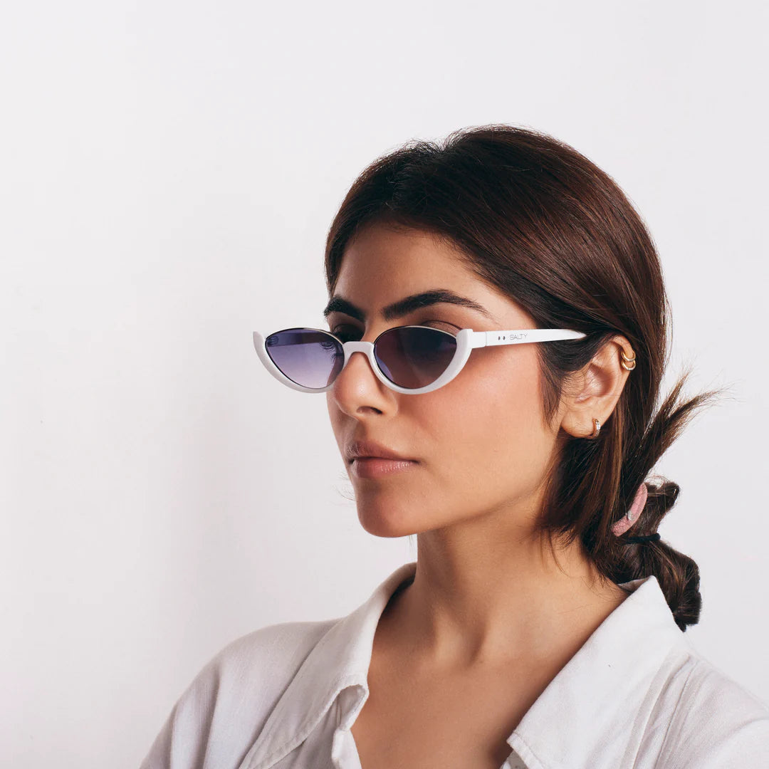 WHITE SUNNIES