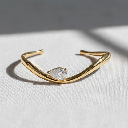 CURVY BANGLE